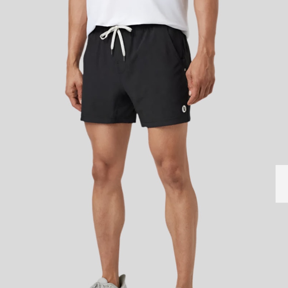 Vuori Men's size small 5 inch kore unlined classic fit Black Athletic Shorts